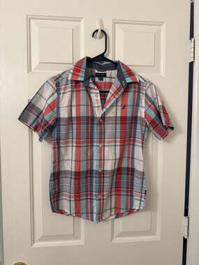 Nautica Boys Short Sleeve Plaid Button Down Shirt Size M (10/12)